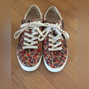 Women’s Taos Z Soul Sneakers size 9.5 in red floral multi